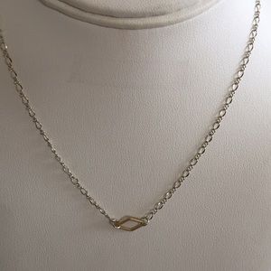 Stifling silver with golden element choker